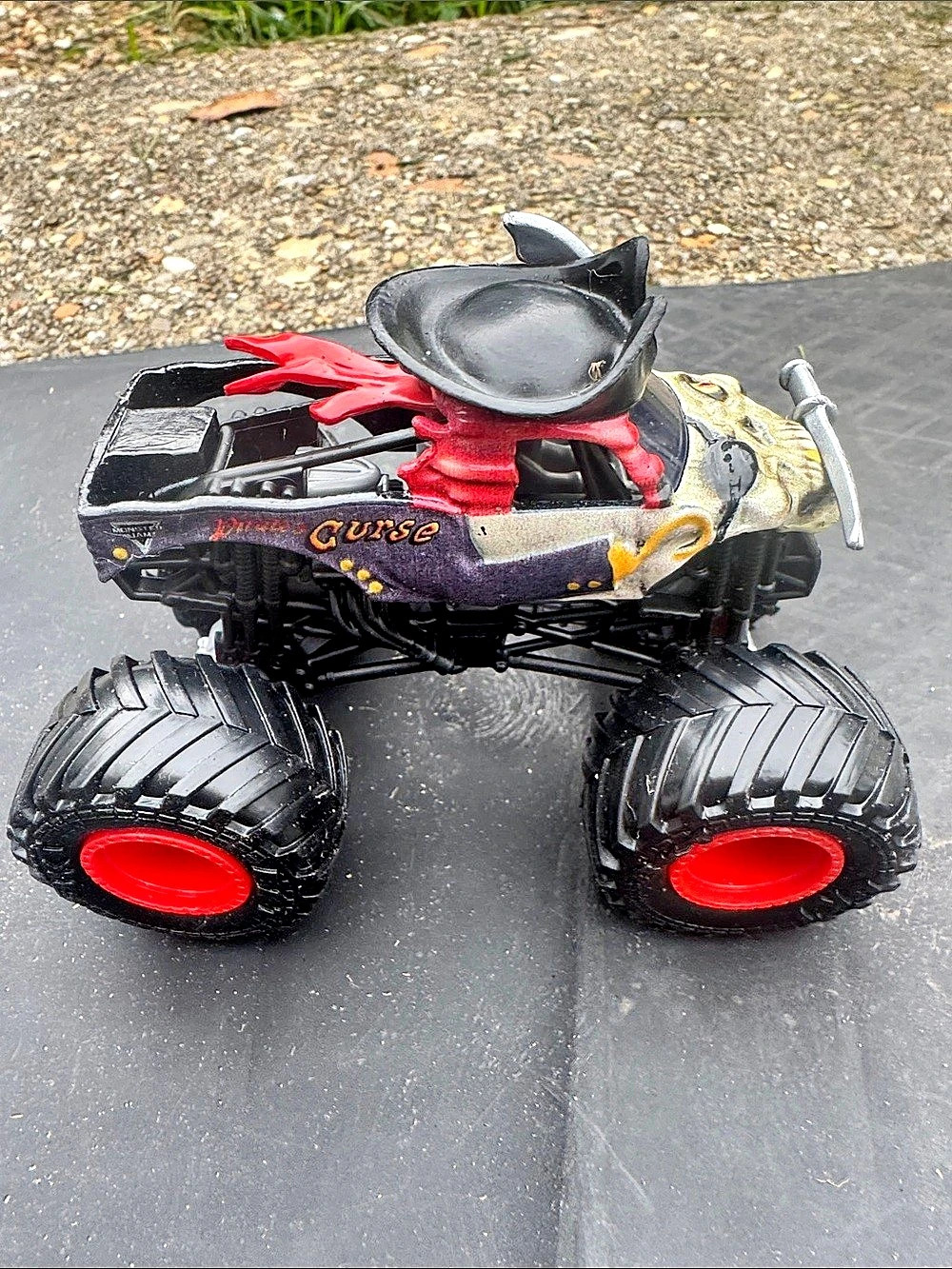 Monster Jam Pirate's Curse Monster Truck Toy Vehicle